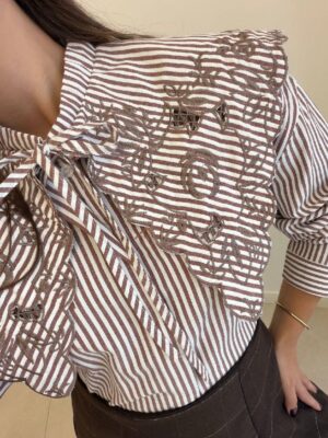 Camisa cuello bordado